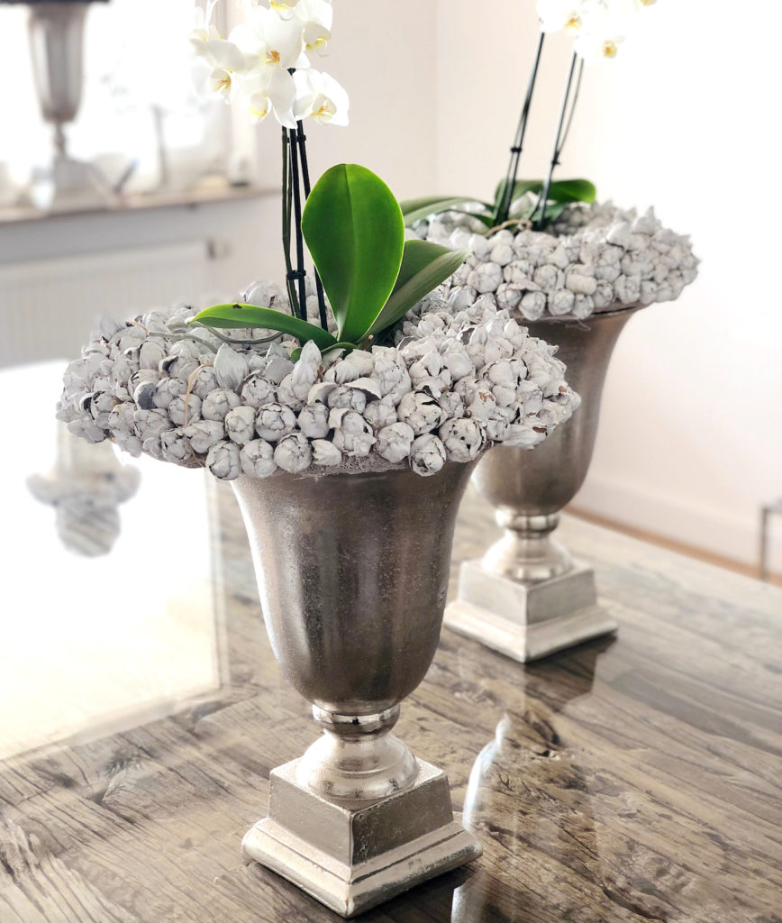 Pokal Vase Amphore Aluminium mit Sockel silber 37 cm – Flourou Luxury