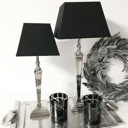 Tischlampe silber modern mit quadratischem Lampenschirm schwarz Tischlampe schwarz silber edel Lampenfuß silber Metall Edelstahl aluminium