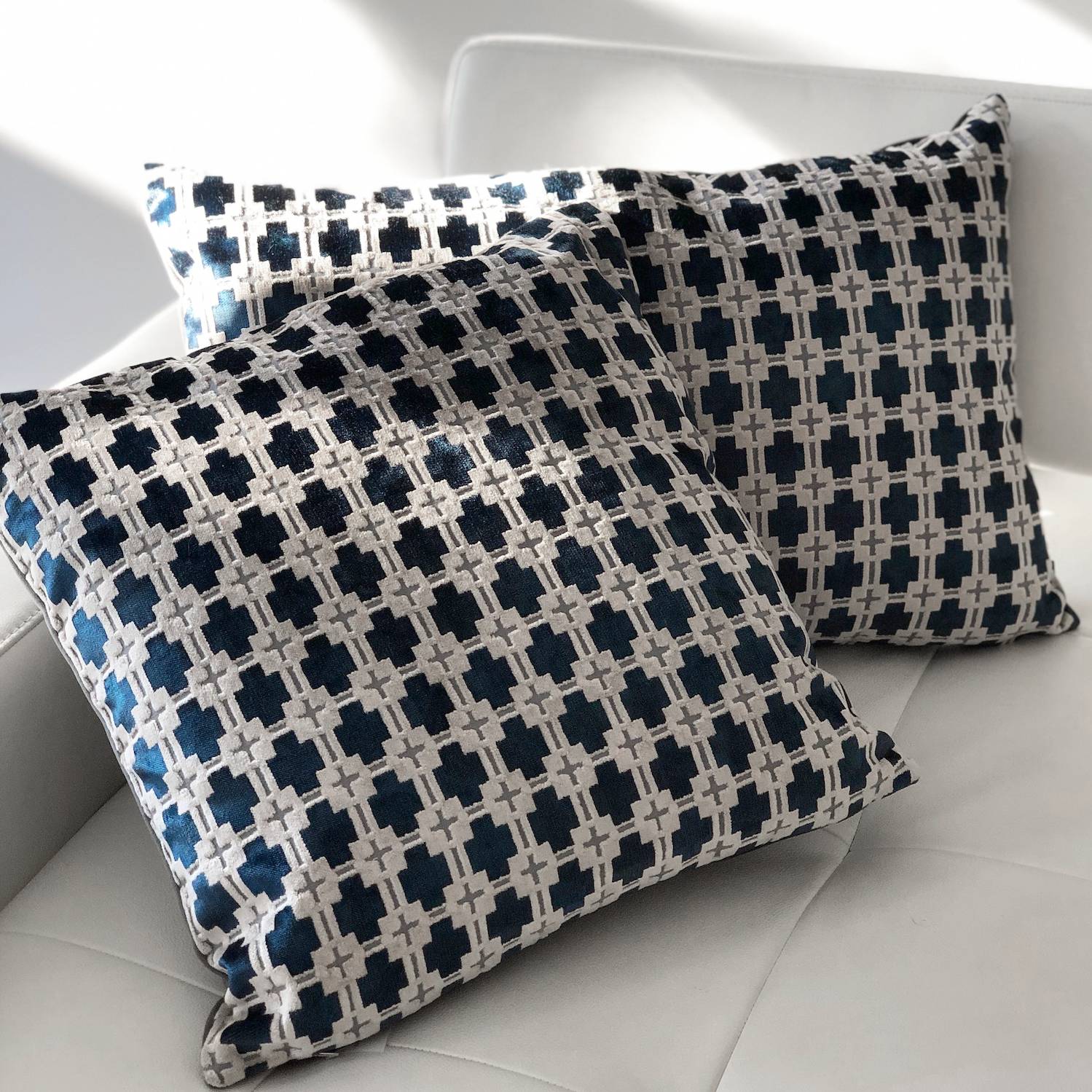 Deko-Kissen Samt grau blau Oslo 40×60 cm – Flourou Luxury Interior