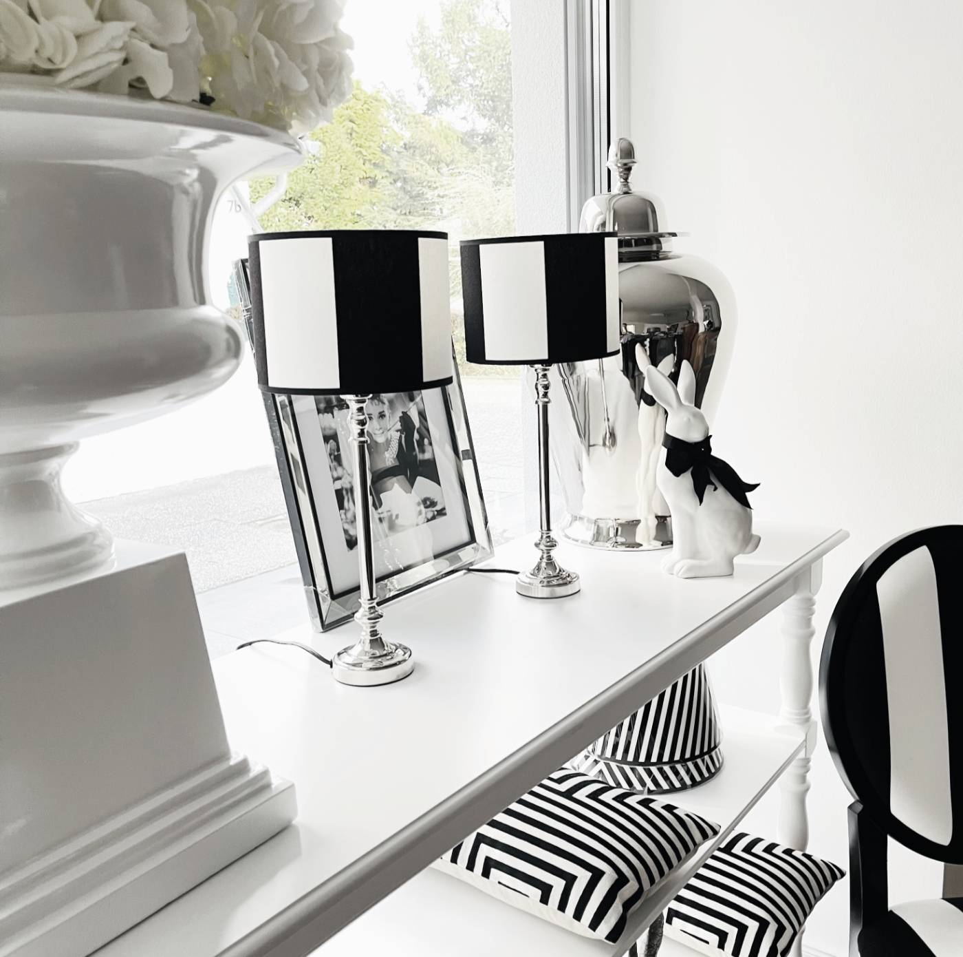 Tischlampe silber Metall schwarz weiß gestreift rund 47 cm – Flourou Luxury  Interior Design & Art