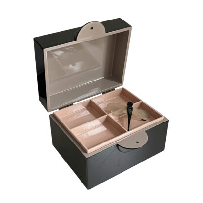 Dekobox Schmuckbox mit Deckel schwarz Lack und einer Libelle Box für Badezimmer oder Schmuck Bad-Utensilien Schmuckbox Bad Flur Schlafzimmer Lackbox