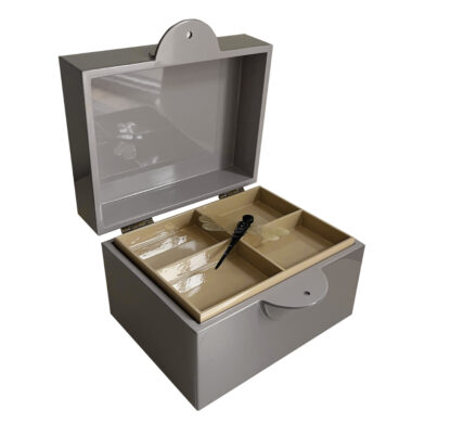 Dekobox Schmuckbox mit Deckel taupe mocca Lack und einer Libelle Box für Badezimmer oder Schmuck Bad-Utensilien Schmuckbox Bad Flur Schlafzimmer Lackbox