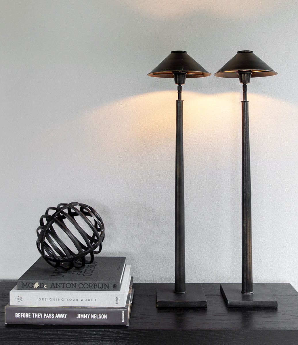 Tischlampe schwarz bronze Aluminium schmal 90 cm hoch XL – Flourou Luxury  Interior Design & Art