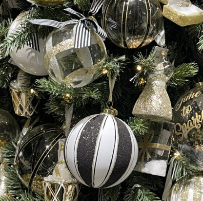 Baumschmuck Glaskugel schwarz weiß gestreift und gold swirl Riviera Maison Baumkugel Weihnachtskugel schwarz weiß Weihnachtsdekoration christmas Bell stripes