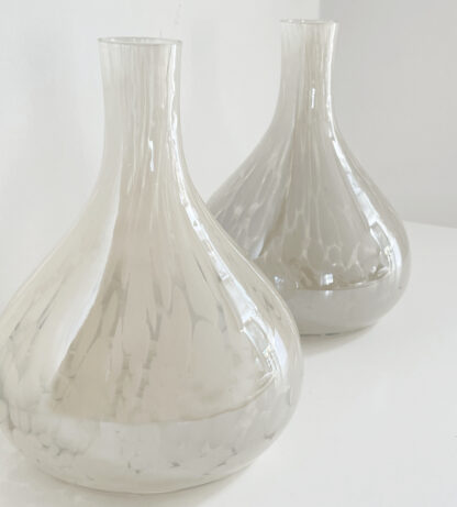 Vase Blumenvase weiß beige aus Glas gesprenkelt bauchig handgemacht