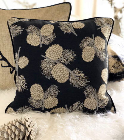 Kissen Dekokissen mit Motiv Tannenzapfen Eichel Pine edel in schwarz gold von steen design