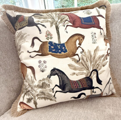 DEKO-KISSEN MOTIV PFERD beige creme 45 CM VON STEEN DESIGN KISSEN PFERD PFERDEMOTIV EDEL LUXUS EQUESTRIAN Pferdeliebhaber Pferderennen
