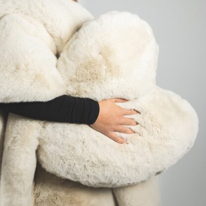 Kissen Herz Webpelz weiß creme Herzkissen Heather aus Fellimitat edel extra weich von Riviera Maison Herbst und Winterdekoration Weihnachten