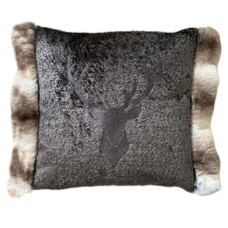 Kissen Dekokissen Hirsch Hirschgeweih Hirschkof braun mit Fell Webpelz beige taupe bestickt Hirschkopf edel Steen design Jäger Herbstdekoration Chalet Fellkissen