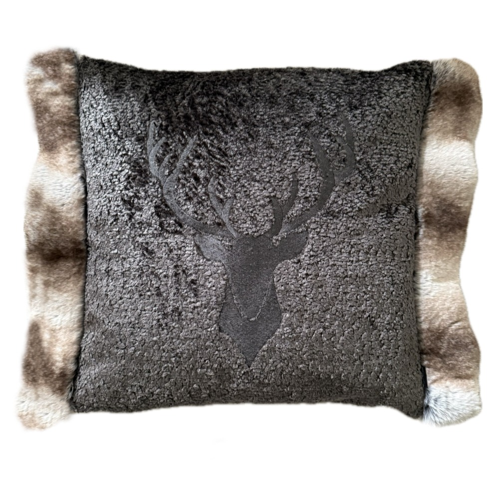 Kissen Dekokissen Hirsch Hirschgeweih Hirschkof braun mit Fell Webpelz beige taupe bestickt Hirschkopf edel Steen design Jäger Herbstdekoration Chalet Fellkissen Kissen Dekokissen Hirsch Hirschgeweih Hirschkof braun mit Fell Webpelz beige taupe bestickt Hirschkopf edel Steen design Jäger Herbstdekoration Chalet Fellkissen