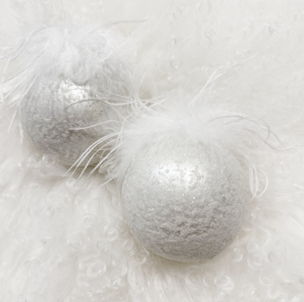 Baumschmuck Glaskugel mit Federn Hänger Glas weiß creme edle Glaskugel Weihnachtskugel mit Federn Baumschmuck Weihnachtsdekoration