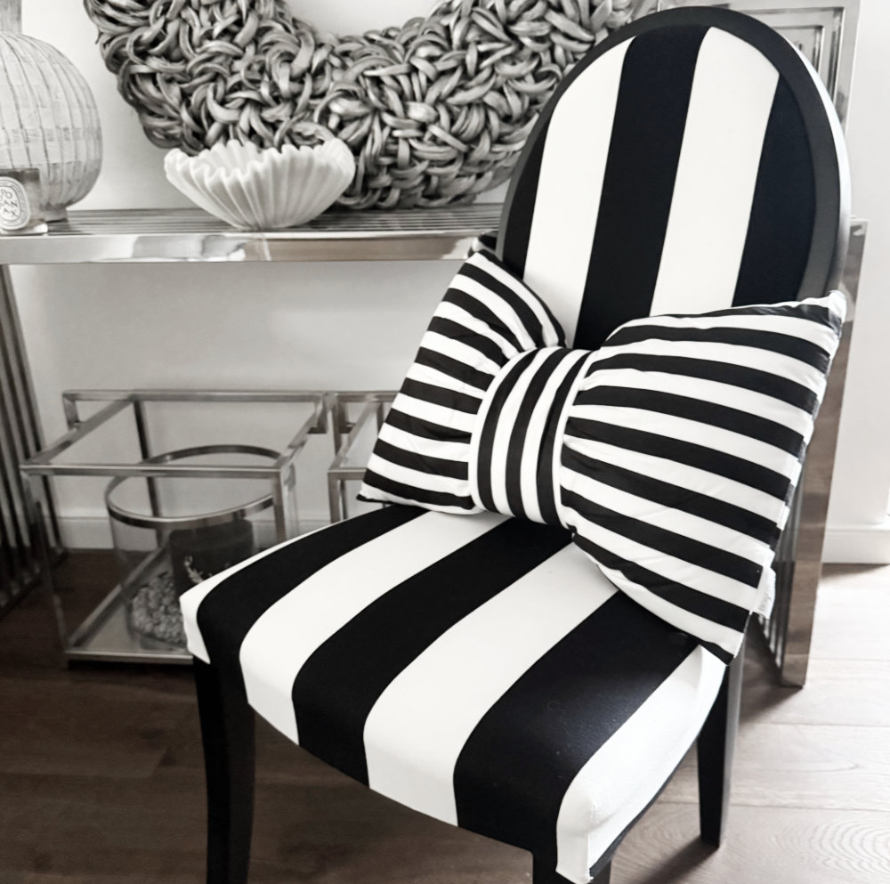 Dekokissen Schleife schwarz weiß gestreift edel 55x35 cm Schleifenkissen Kissenliebhaber edel