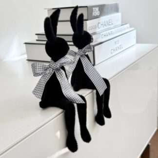 Deko-Hase Osterhase Kantenhocker schwarz Samt beflockt mit Schlefei edel 29 cm Ostern Osterdekoration black and white