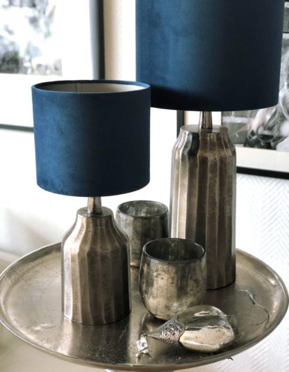 Tischlampe Tomi Lampenfuß Bronze schwarz silber antik bronze Lampenschirm Petrol blau Samt Velours von Light and Living