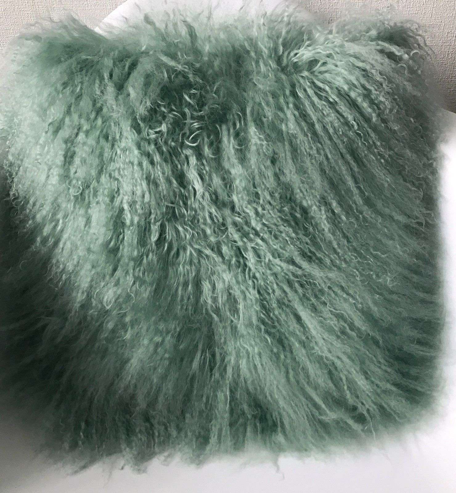 Kissen Tibet Lammfell grün evergreen 40 cm extra weich mit Inlett